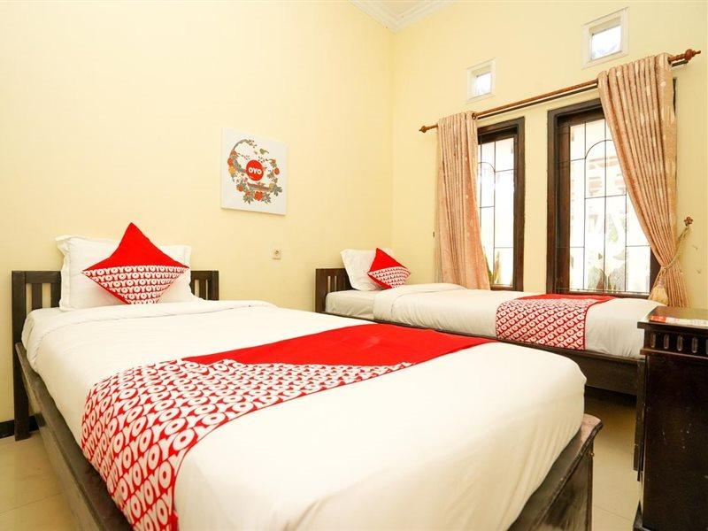 Oyo 1087 Homestay Potato House Бромо Экстерьер фото