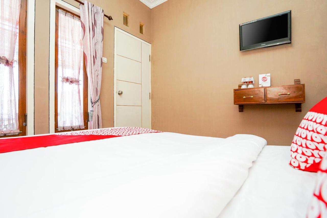 Oyo 1087 Homestay Potato House Бромо Экстерьер фото