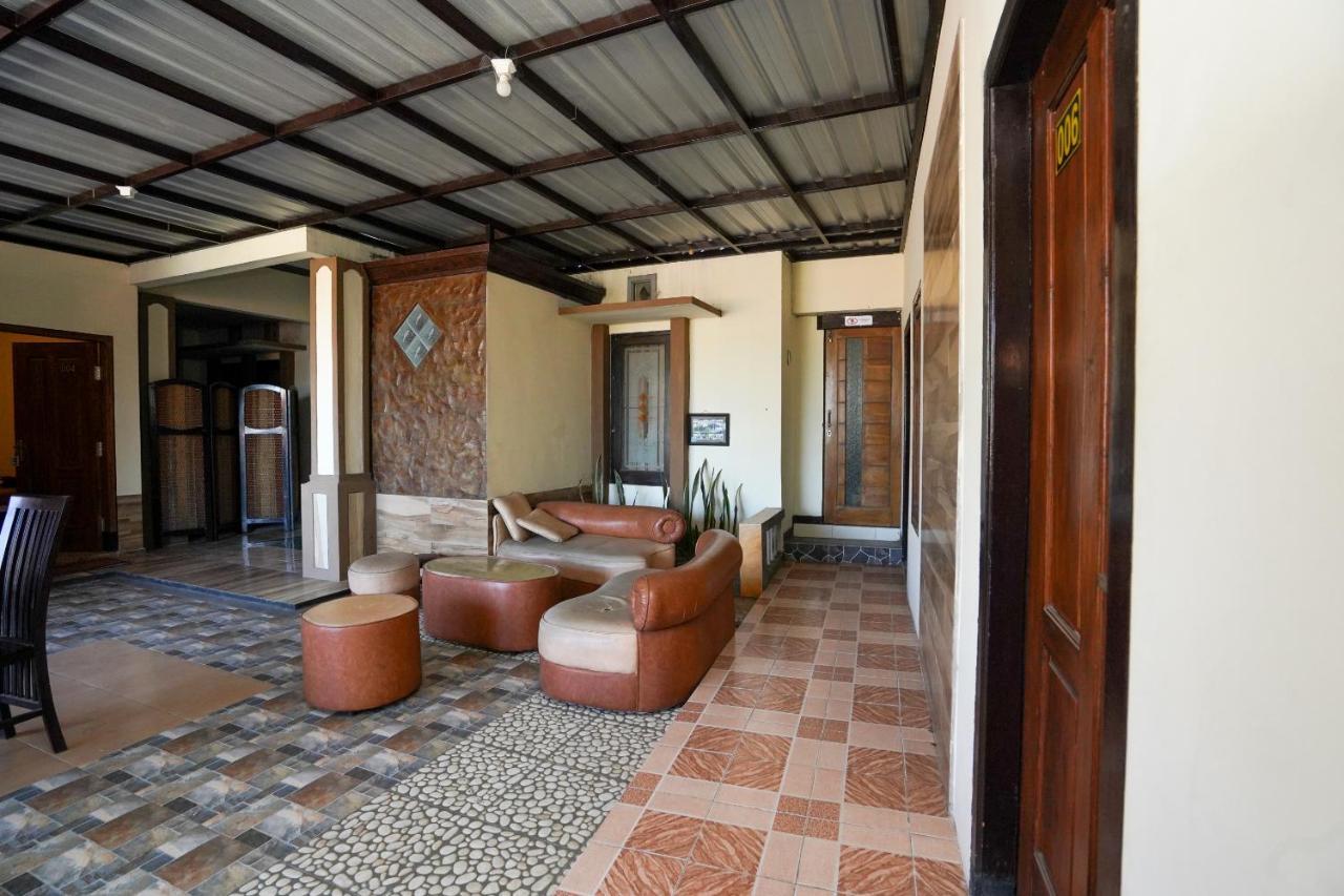 Oyo 1087 Homestay Potato House Бромо Экстерьер фото